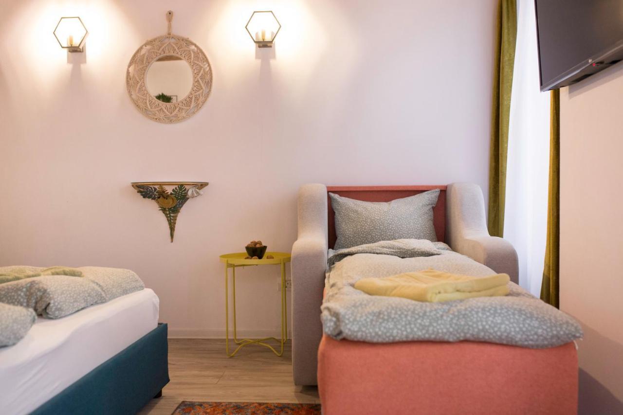 Seek And Hide - Csilla'S Tiny Hideaway Brasov Exterior photo